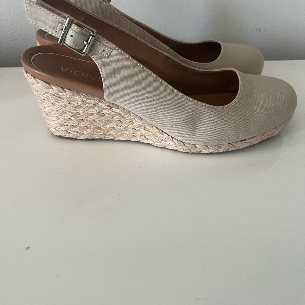 Vionic Wedges Size 10 - Picture 6 of 7